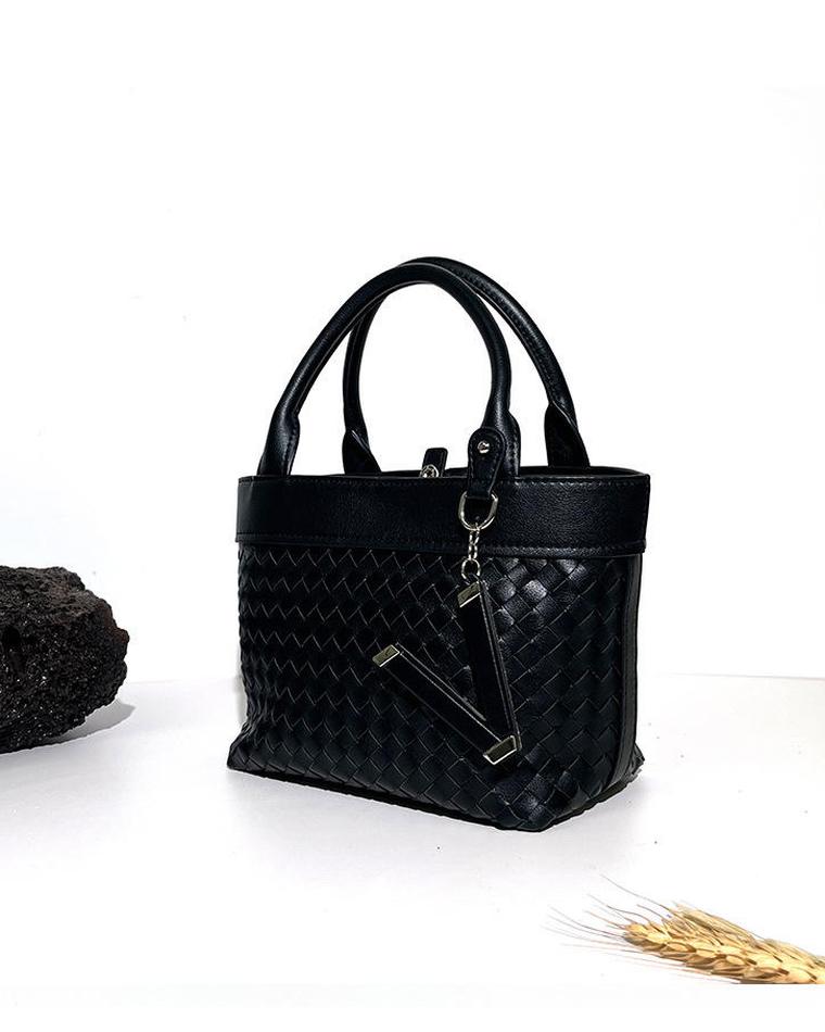 Elvion bags and wallets — workshop and product photo 1