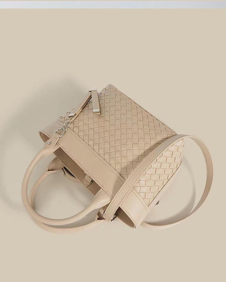 Elvion bags and wallets — workshop and product photo 2