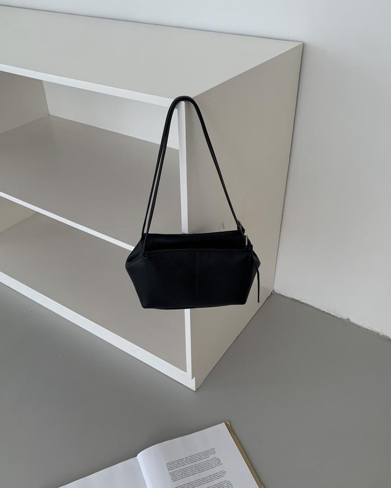 Elvion bags and wallets — workshop and product photo 9
