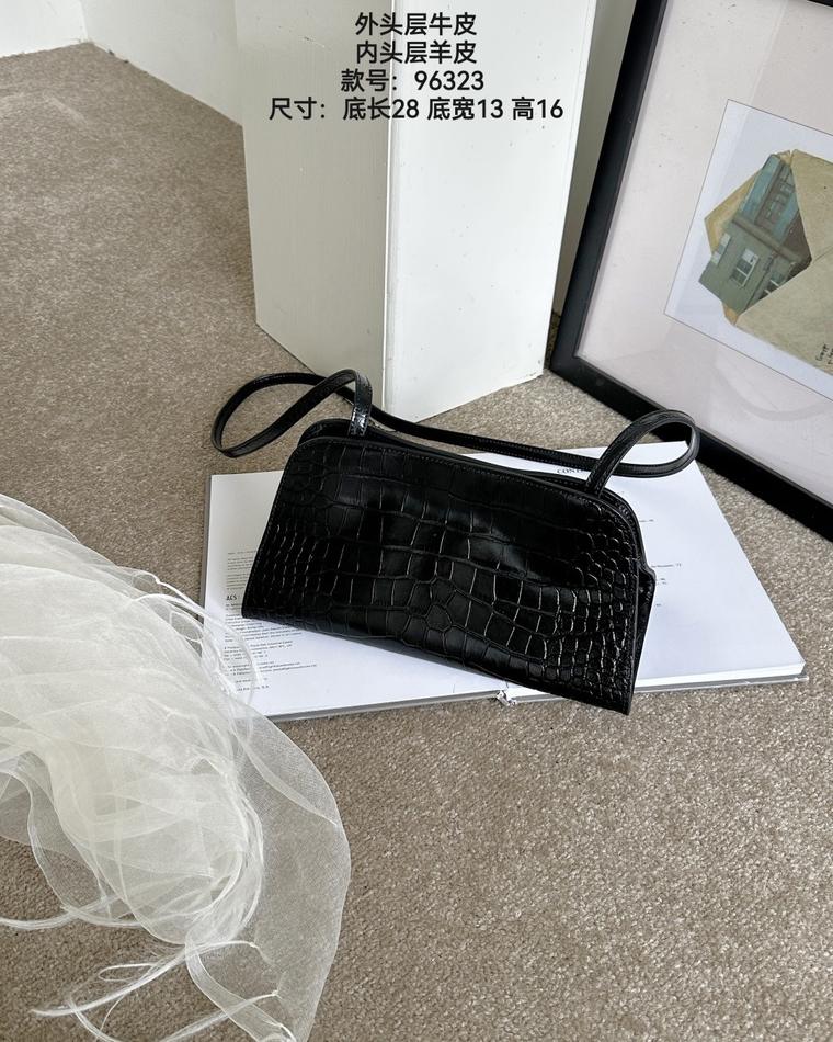 Elvion bags and wallets — workshop and product photo 10