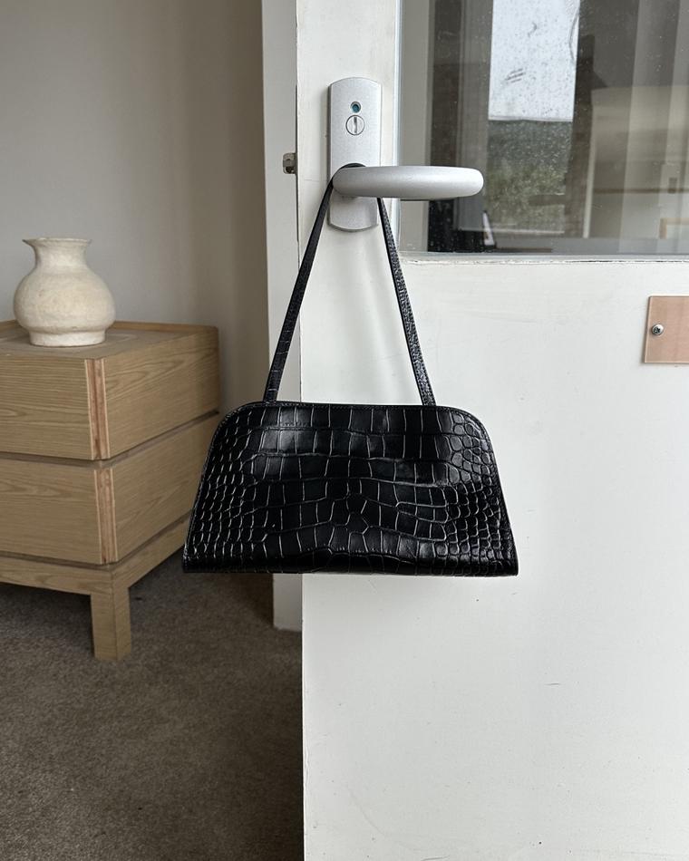 Elvion bags and wallets — workshop and product photo 11