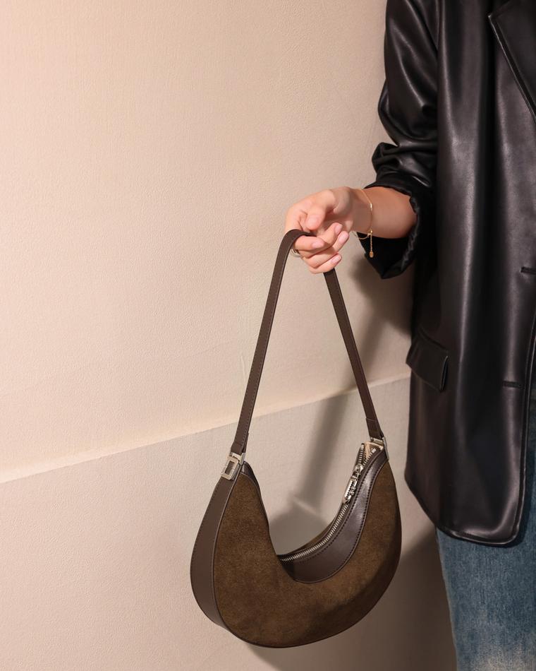 Elvion bags and wallets — workshop and product photo 16