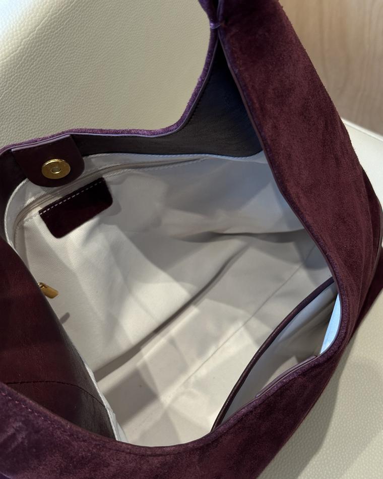 Elvion bags and wallets — workshop and product photo 23