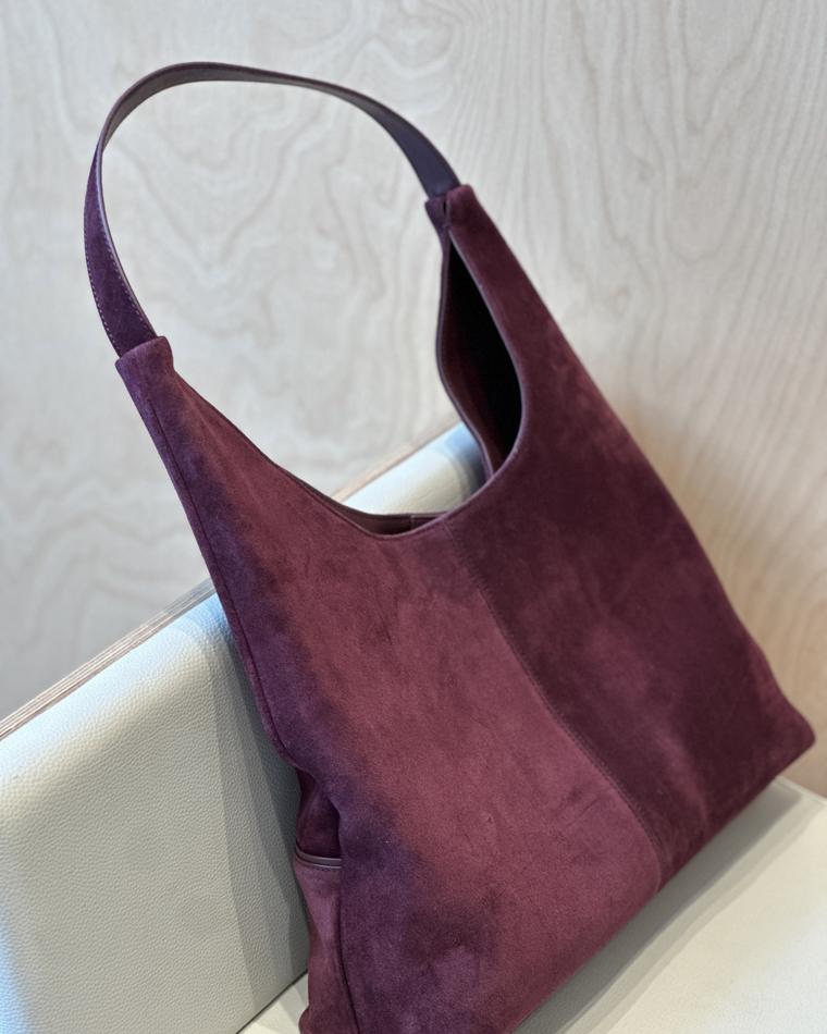 Elvion bags and wallets — workshop and product photo 25