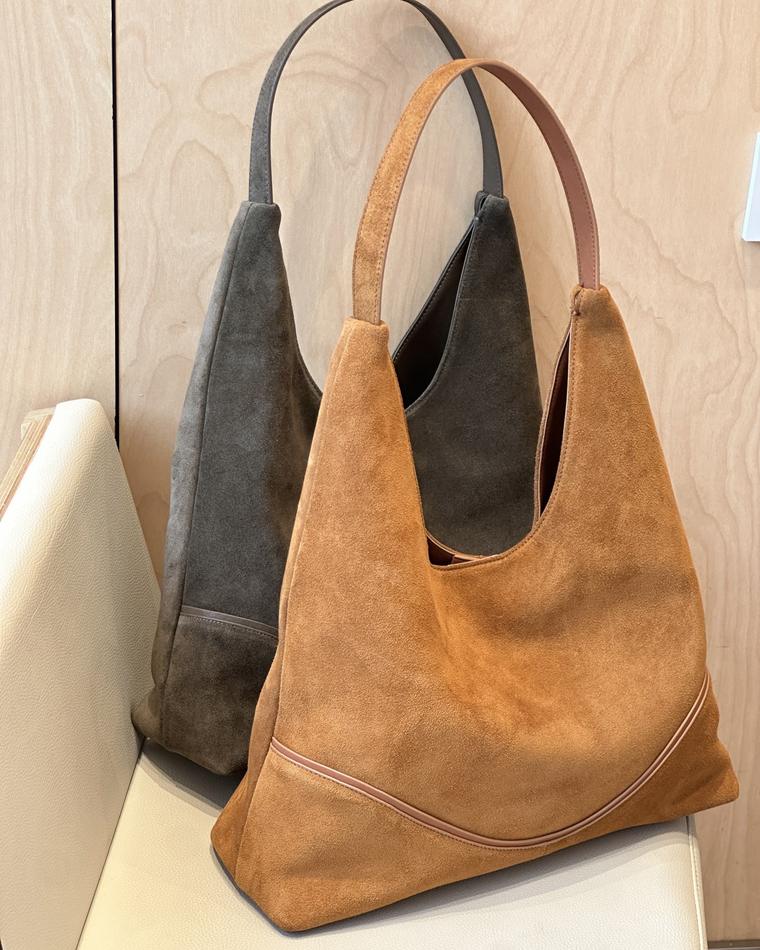 Elvion bags and wallets — workshop and product photo 26