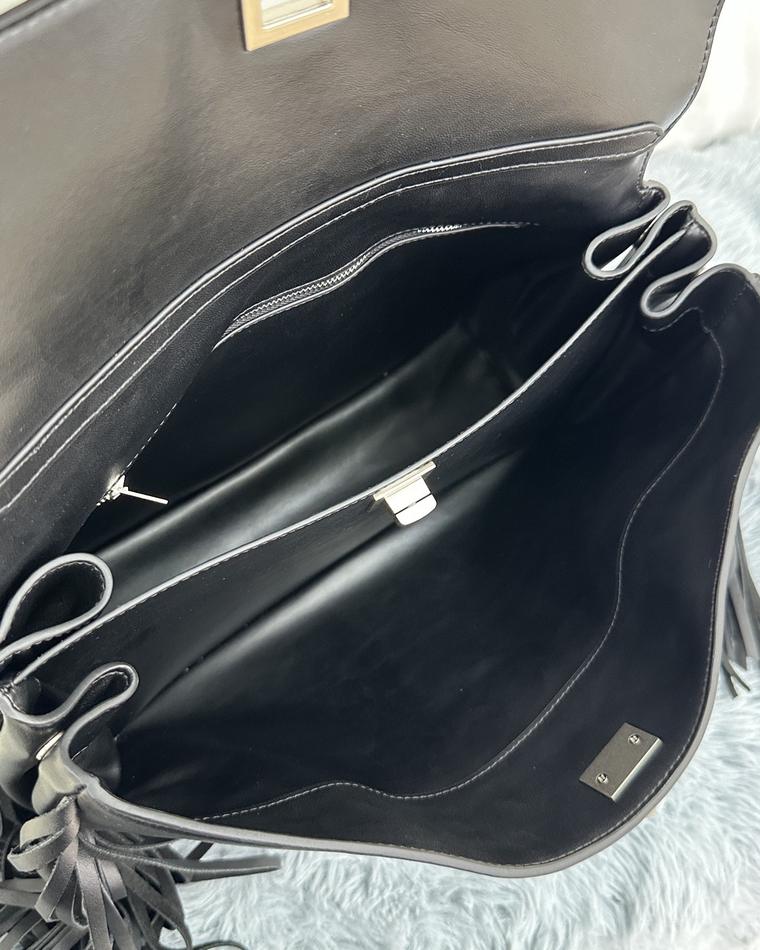 Elvion bags and wallets — workshop and product photo 28