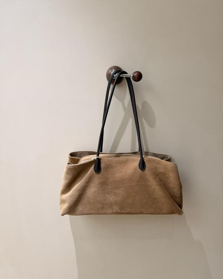 Elvion bags and wallets — workshop and product photo 29