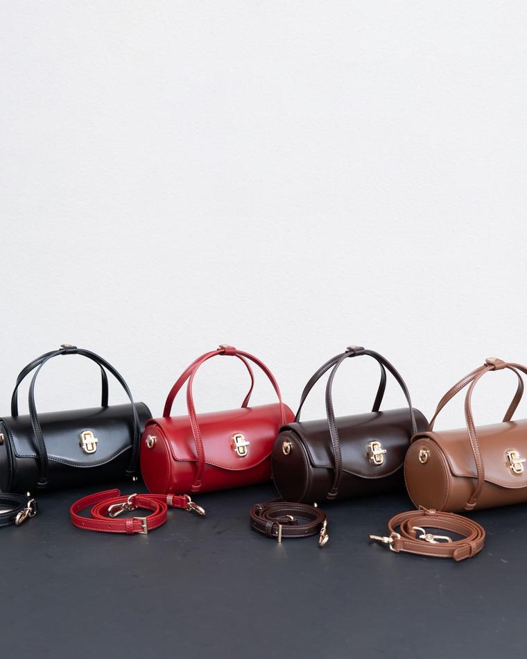 Elvion bags and wallets — workshop and product photo 42